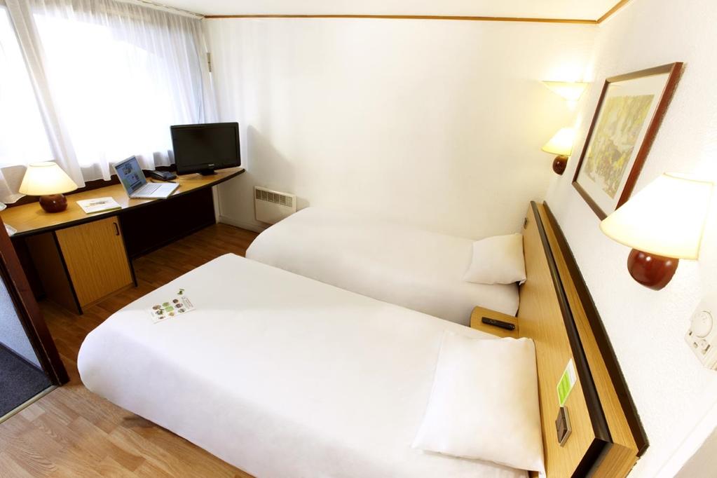 Kyriad Direct Marseille Est La Valentine La Penne-sur-Huveaune Екстер'єр фото