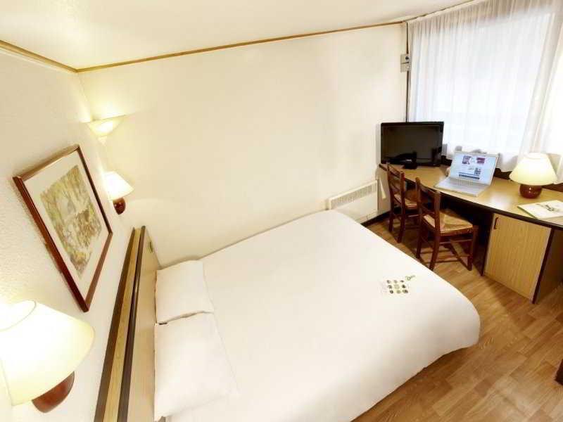 Kyriad Direct Marseille Est La Valentine La Penne-sur-Huveaune Екстер'єр фото