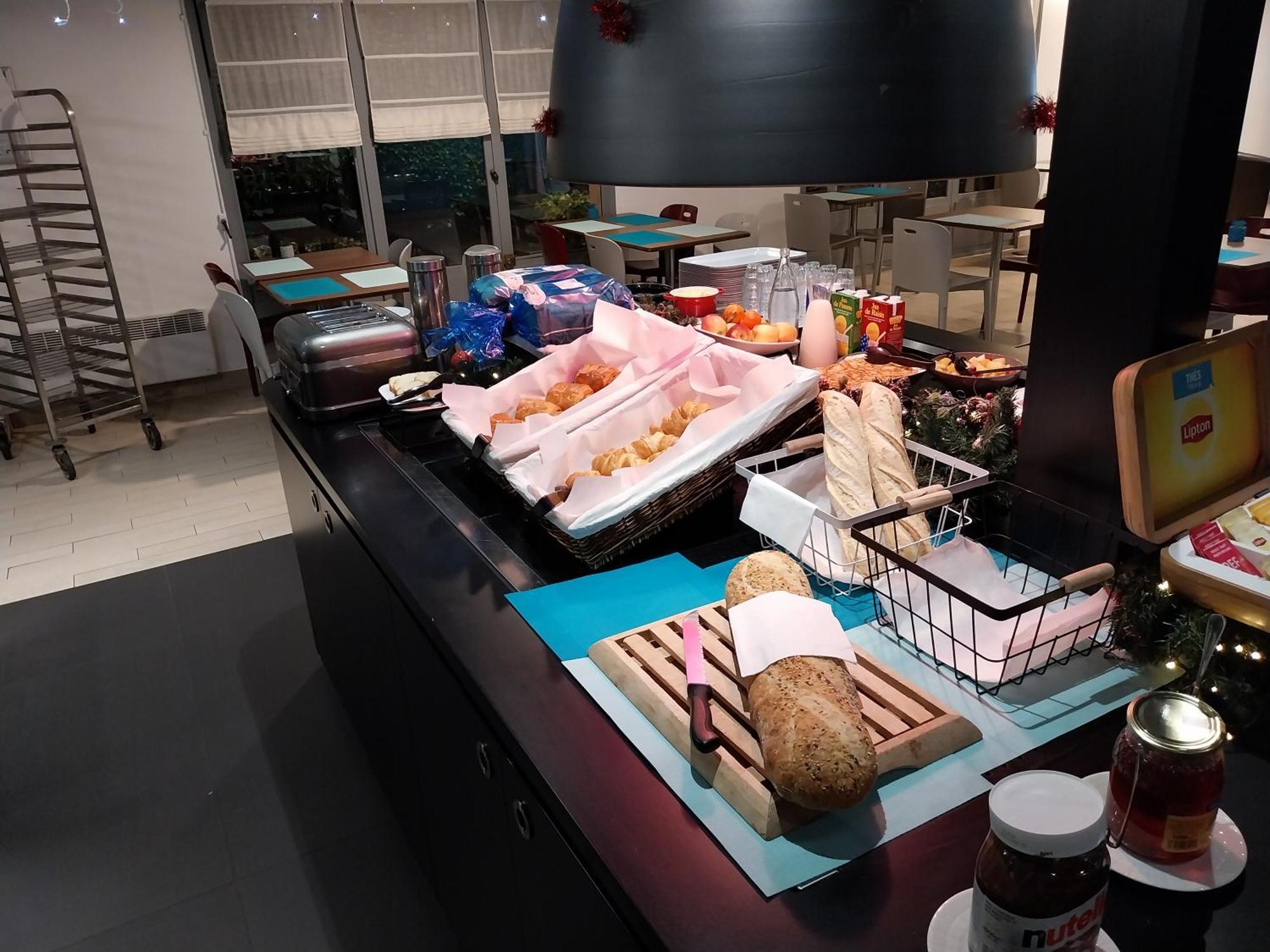 Kyriad Direct Marseille Est La Valentine La Penne-sur-Huveaune Екстер'єр фото