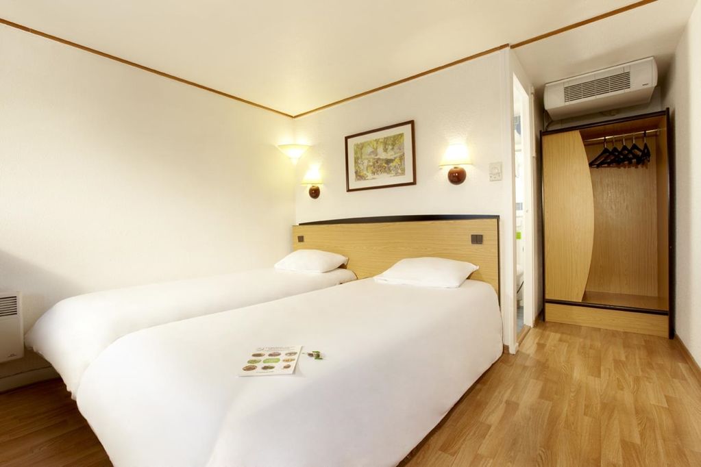 Kyriad Direct Marseille Est La Valentine La Penne-sur-Huveaune Номер фото